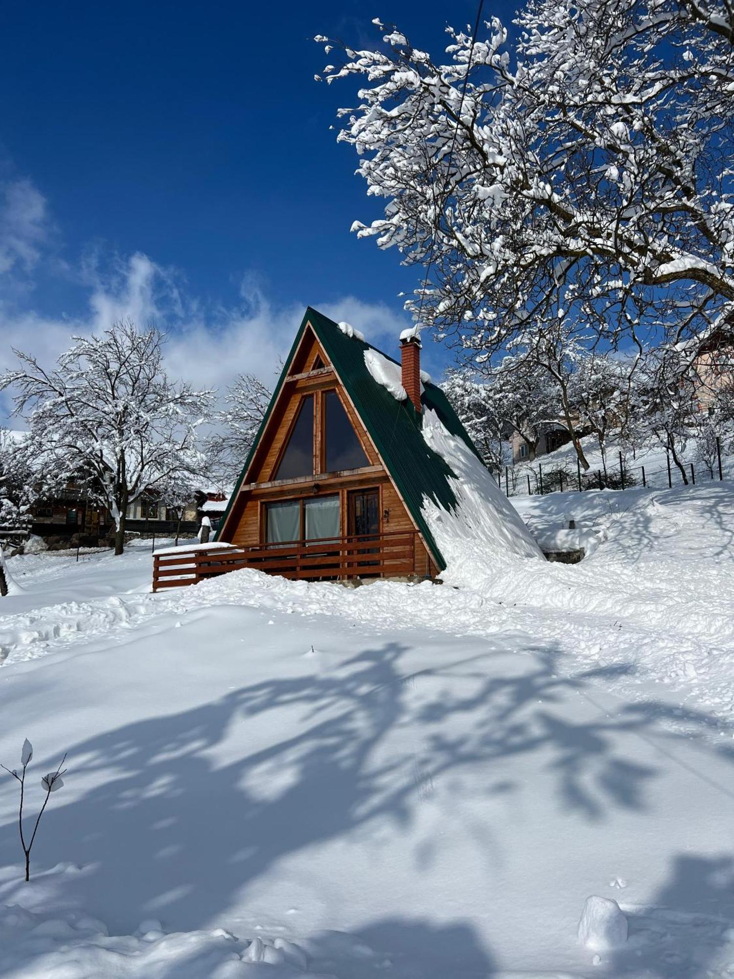 Rubicon Cabins Secaria Exterior photo
