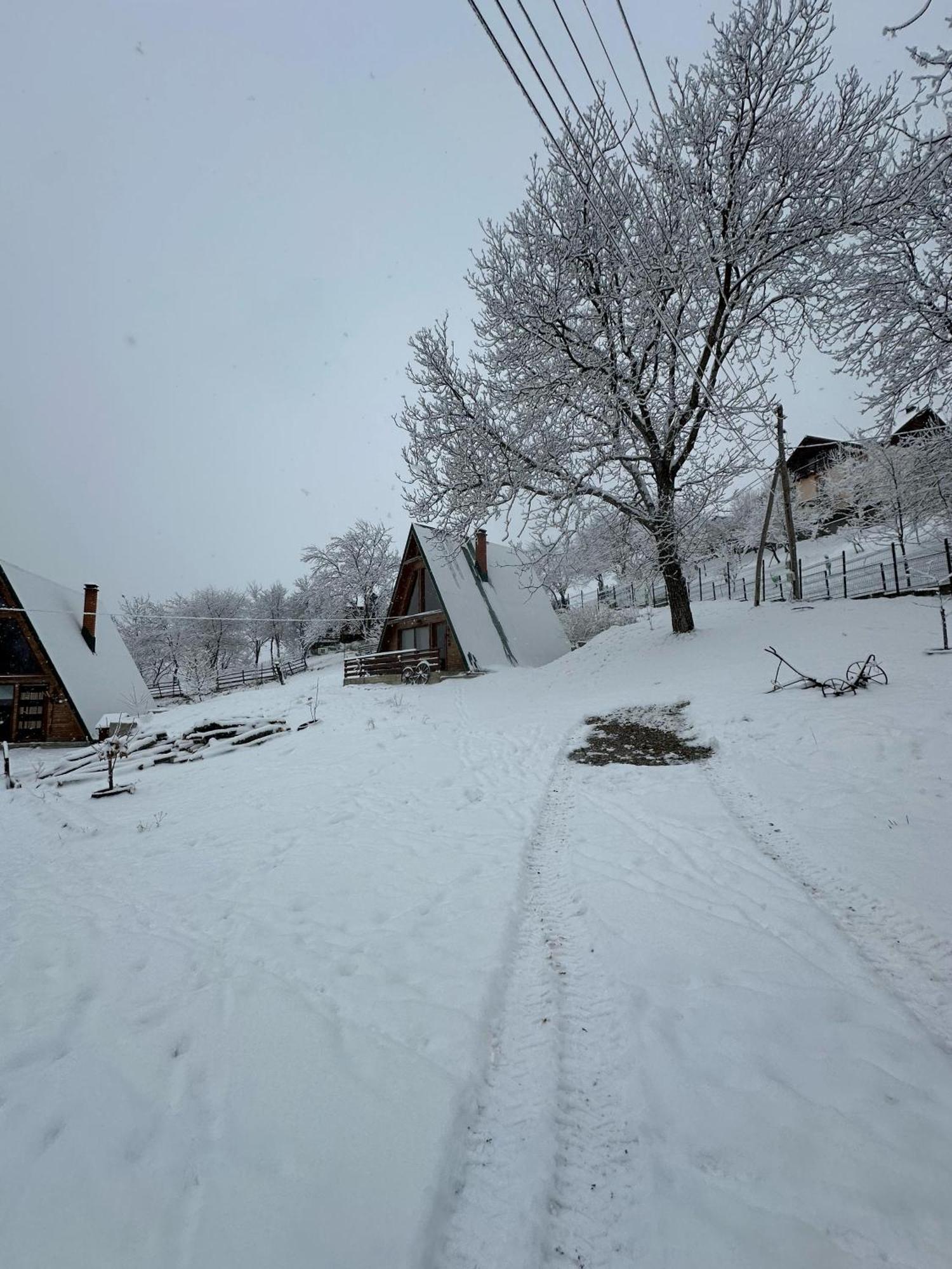 Rubicon Cabins Secaria Exterior photo